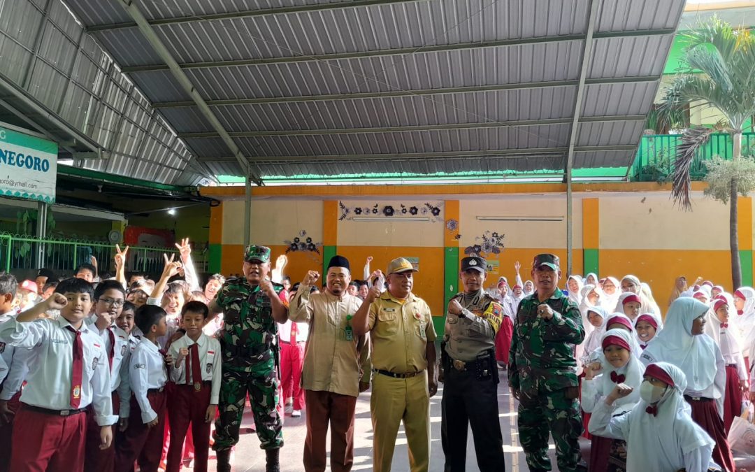 Beri Materi MPLS Di SD Negeri 02 Pedalangan, Bripka Suprapto Sosialisasikan Aplikasi LIBAS