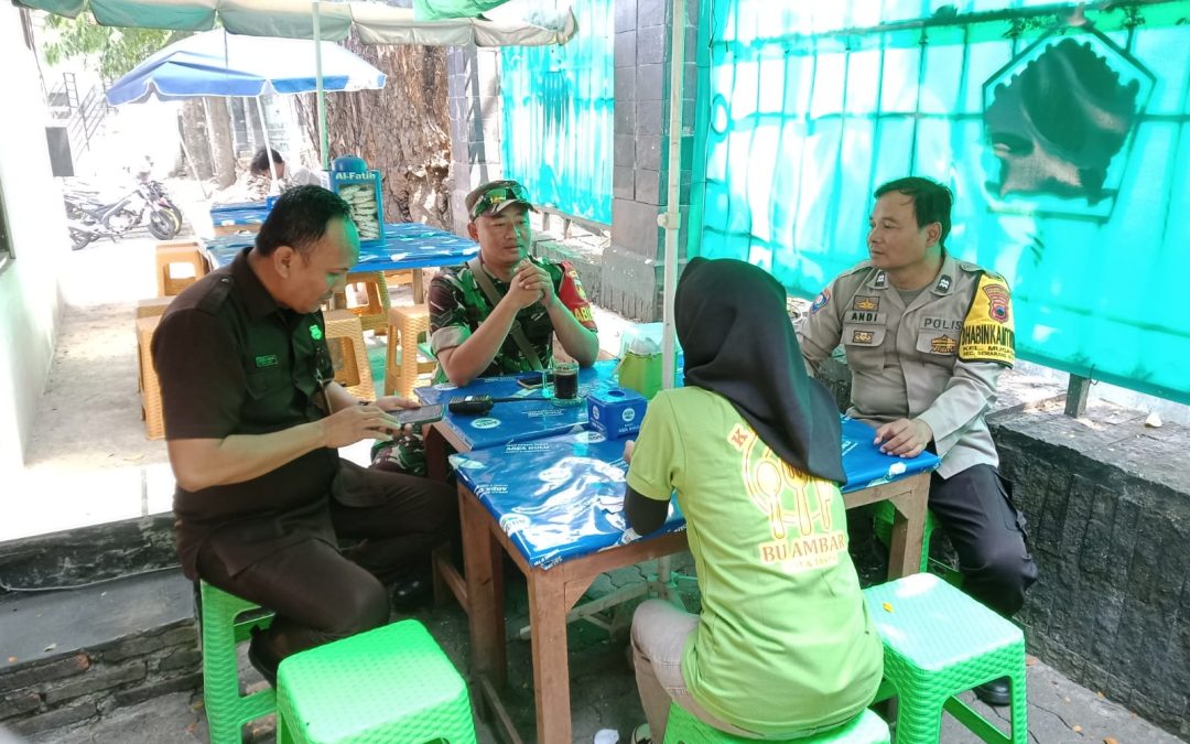 Pelihara Keamanan Di Jalan Menteri Supeno Semarang, Aiptu Andi Setiyanto Serap Aspirasi Warga