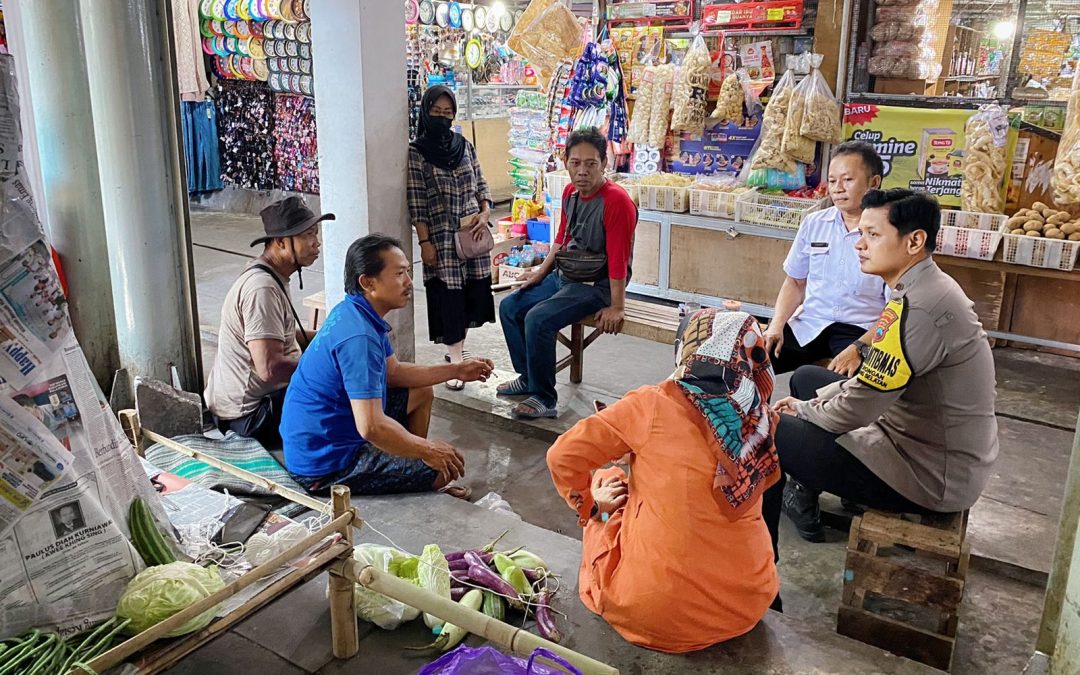Koordinasi Pelaksanaan Grebek Suro, Aipda Yudha Sambangi Kepala Pasar Peterongan