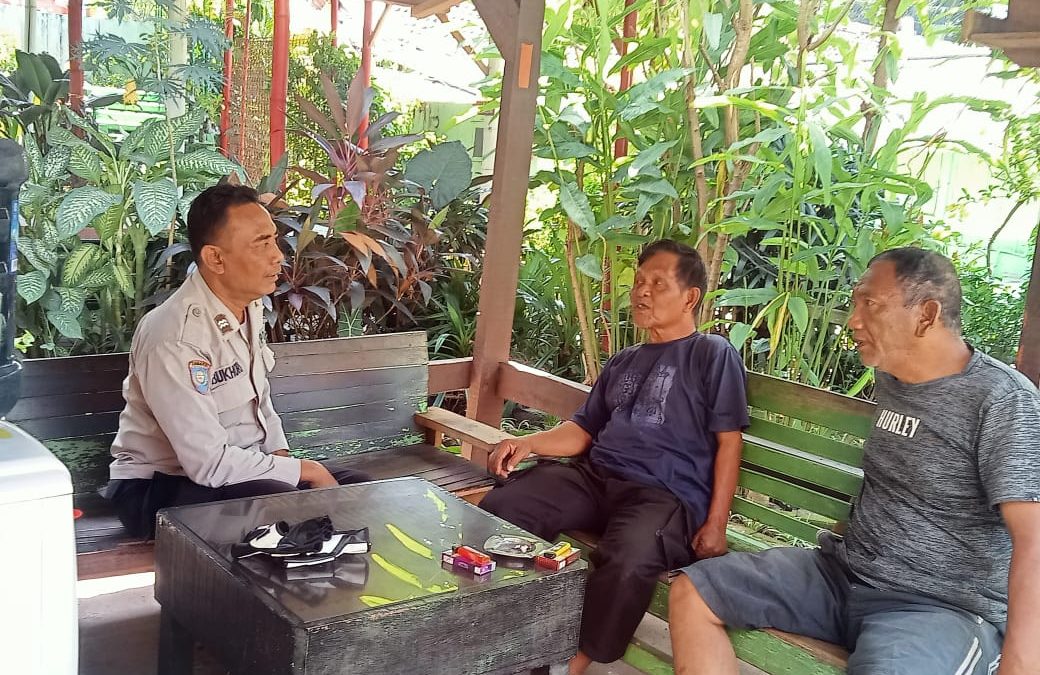 Dekatkan Diri Dengan Warga Binaan, Aiptu Imam Buchari Serap Aspirasi Warga RT 1 RW 5 Barusari