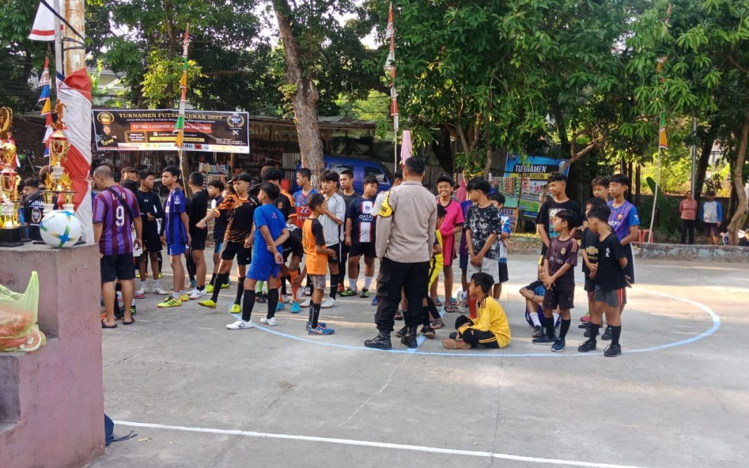 Sukseskan Tournament Futsal Gerakan Remaja Kalilangse Bhabinkamtibmas Kelurahan Gajahmungkur Bersama Babinsa Pengamanan