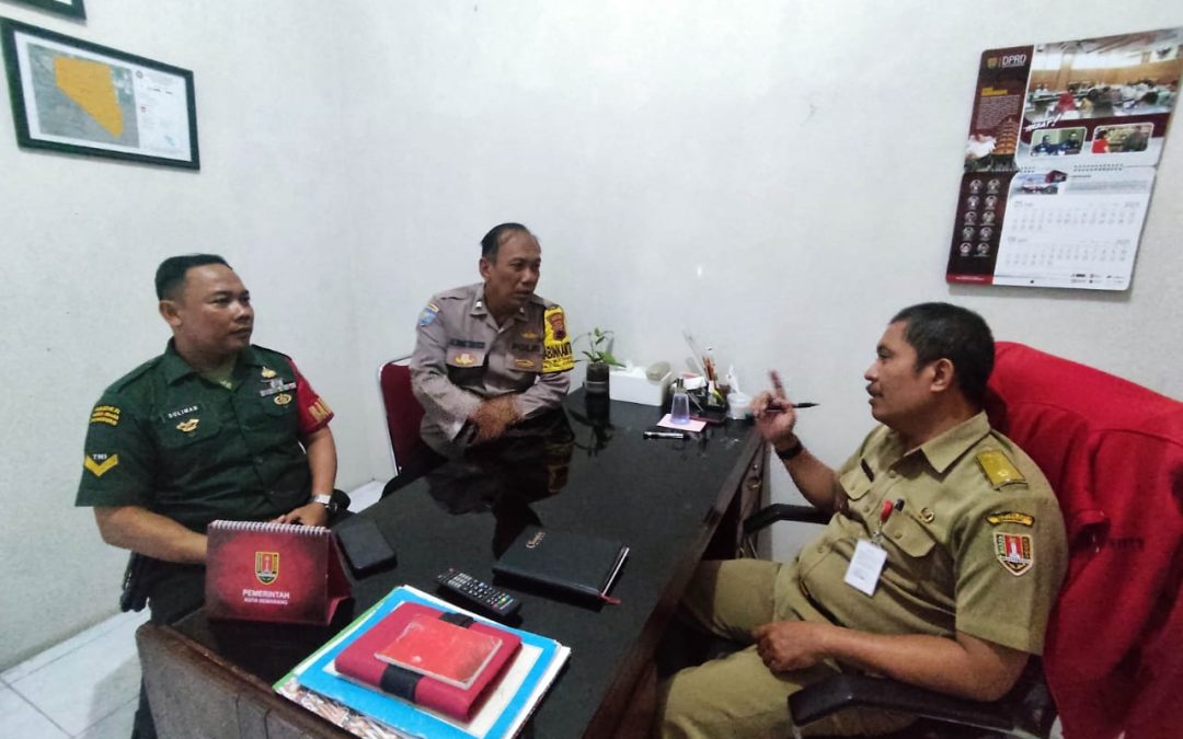Koordinasi Jelang HUT RI Bhabinkamtibmas Bersama Babinsa Sambangi Kelurahan Muktiharjo Lor