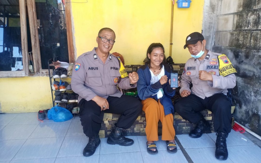Inovasi Pelayanan AKP Agus Haryanto Sosialisasi Aplikasi LIBAS Pada Warga RT 6 RW 13 Kelurahan Gisikdrono