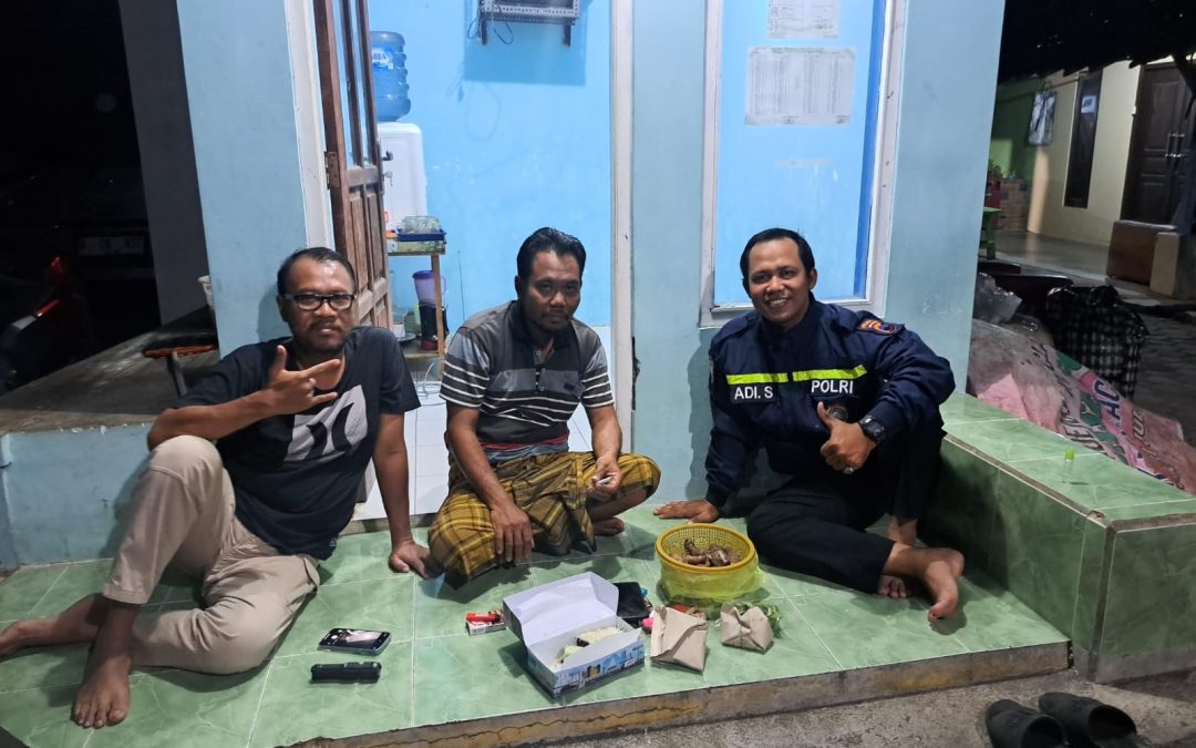 Patroli Malam Hari, Bripka Adi Himbau Warga RT 6 RW 1 Kelurahan Wonosari Tingkatkan Keamanan