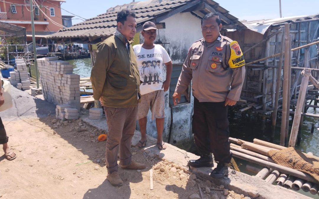 Menindaklanjuti Laporan Warga, Aiptu Sahidin Cek Pondasi Jalan Ambrol Di Terboyo Kulon