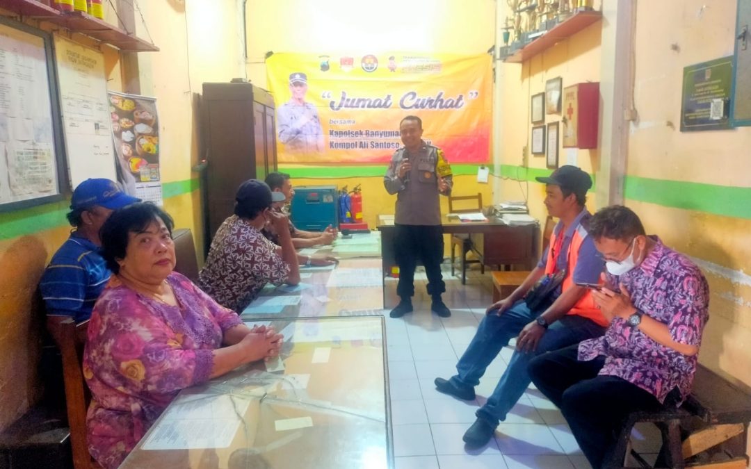 Polsek Banyumanik Serap Aspirasi Petugas Dan Pedagang UPTD Pasar Jatingaleh Melalui Jumat Curhat