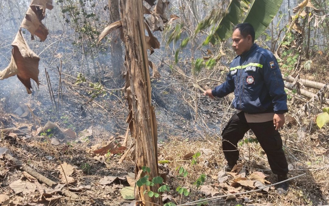 Patroli Siang Bersama Lurah Jabungan, Bripka Rohadi Datangi TKP Kebakaran Lahan Kosong