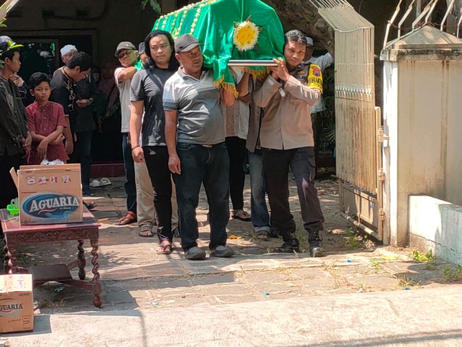 Wujud Empati, Aipda Suhartanto Takziah Warga RT 2 RW 5 Pleburan Yang Meninggal