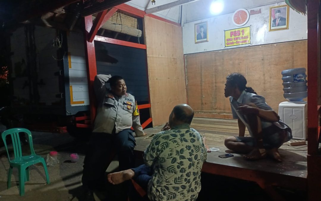 Kontrol Wilayah Binaan Aipda Purwanto Sambangi Pos Kamling RT 1 RW 1 Bangetayu Kulon