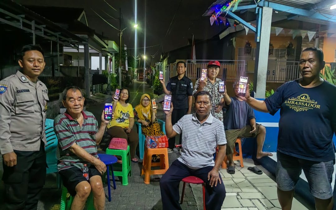 Sosialisasikan Terobosan Pelayanan Di Era Digital, AKP Agus Haryanto Bersama Polisi RW 3 Sosialisasi Aplikasi LIBAS