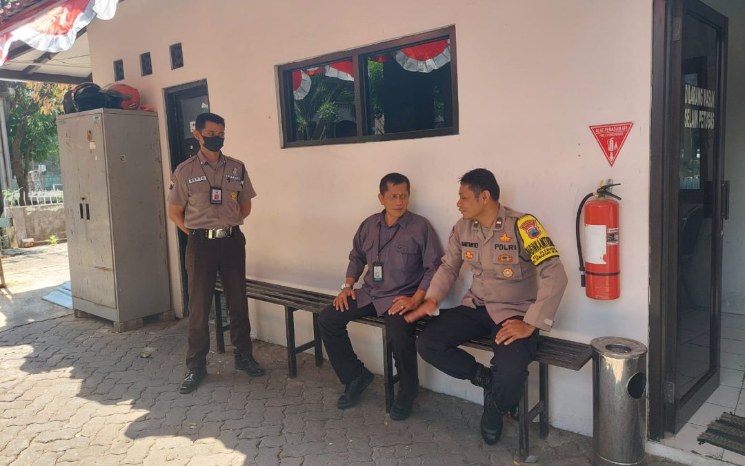 Pembinaan Mitra Kamtibmas, Aipda Suhartanto Sambangi Pos Keamanan Undip Pleburan