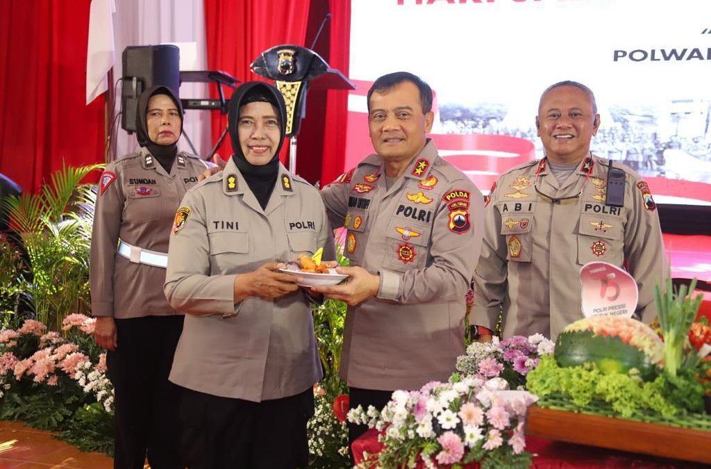Hadiri Tasyakuran HUT Polwan, Ini Pesan Kapolda Jateng Pada Seluruh Personil Polwan