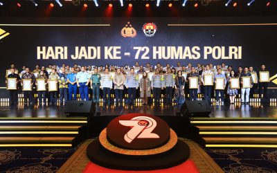 Dua Hadiah Untuk Divisi Humas Polri Dari Kapolri