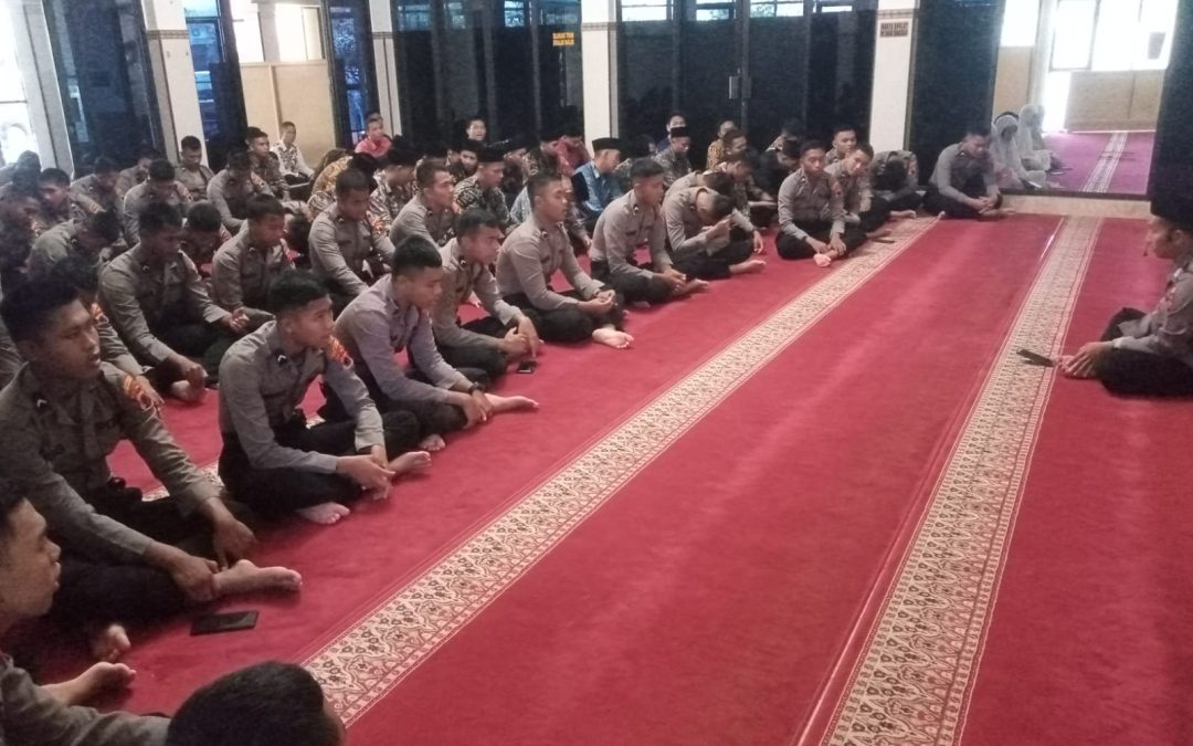 Binrohtal Personil Polrestabes Semarang Subbagwatpers Bag SDM Berikan Materi Tentang Perjalanan Manusia