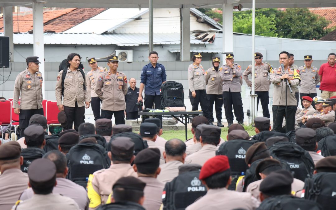 Kapolrestabes Semarang Tinjau Kesiapsiagaan Personel Sebelum Pergeseran pasukan TPS