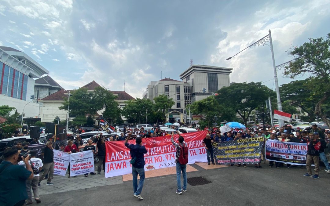 Pengemudi Ojek Online Semarang Tuntut Penerapan Penyesuaian Tarif Polrestabes Semarang Amankan Aksi Demo