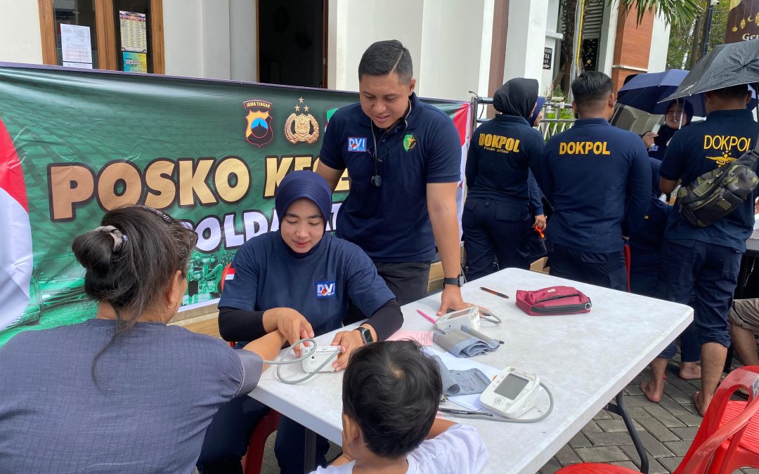 Biddokkes Polda Jateng Gelar Bakti Kesehatan Untuk Warga Terdampak Banjir di Kota Semarang