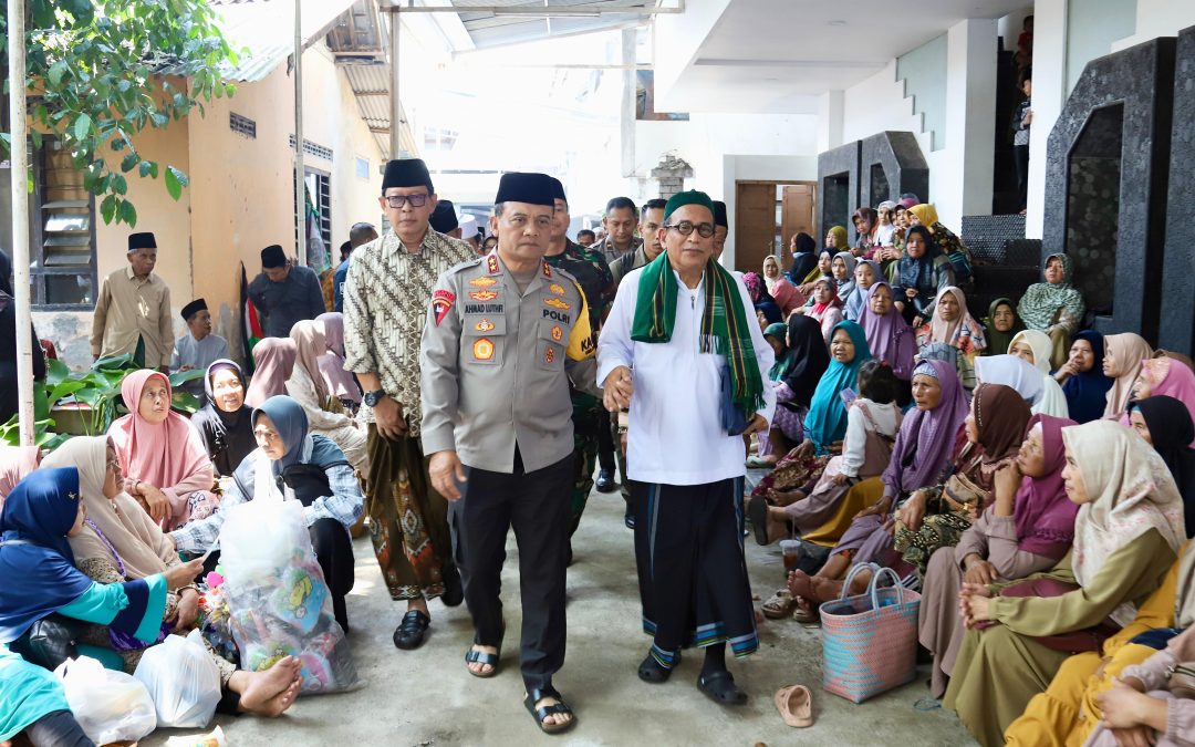 Hadiri Peringatan Haul KH. Dalhar Watucongol, Kapolda Jateng berpesan Masyarakat agar Lebih Dekat Dengan Polri