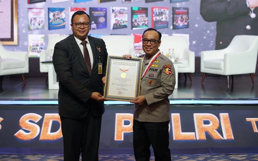 Bedah Buku As SDM Polri Meritokrasi Jabatan Fungsional di Lingkungan Polri guna Mewujudkan SDM Unggul Mendapat Apresiasi Tinggi Para Pembicara