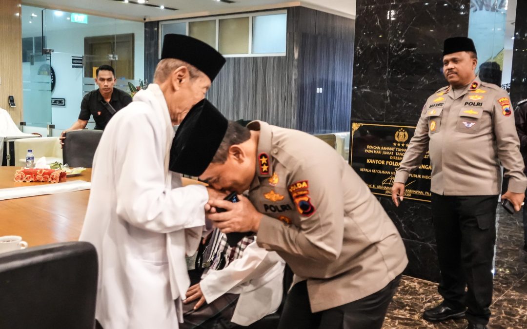 Dalam Silaturahmi Kamtibmas, Irjen Pol Ahmad Luthfi mendapat ucapan terima kasih dan harapan dari Ketua MUI Provinsi Jateng