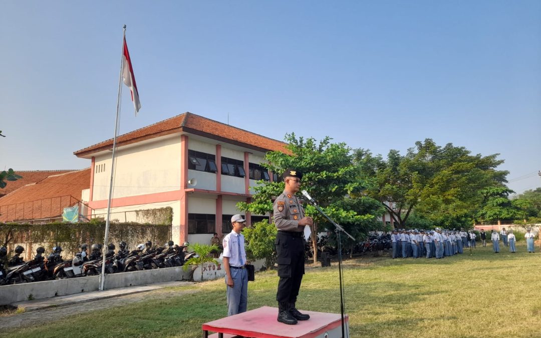 Program “Inspektur Upacara” untuk Berantas Kenakalan Remaja, Polrestabes Semarang Go To School.