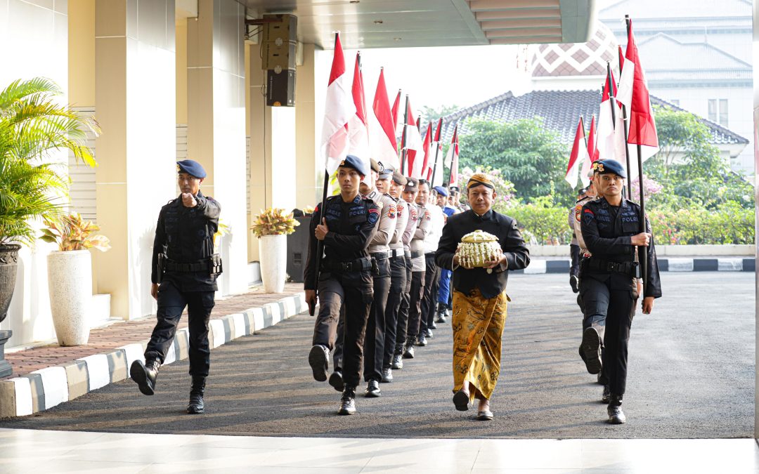 Irjen Pol Ahmad Luthfi; Tradisi Penyerahan Air suci Rangkaian HUT Bhayangkara ke 78 simbol Polda Jateng Hadir menuju Indonesia Emas