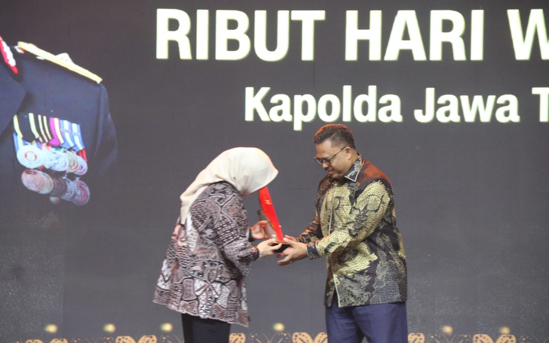 Terima CNN Award 2024; Pengakuan Atas Kepemimpinan Berintegritas Kapolda Jateng