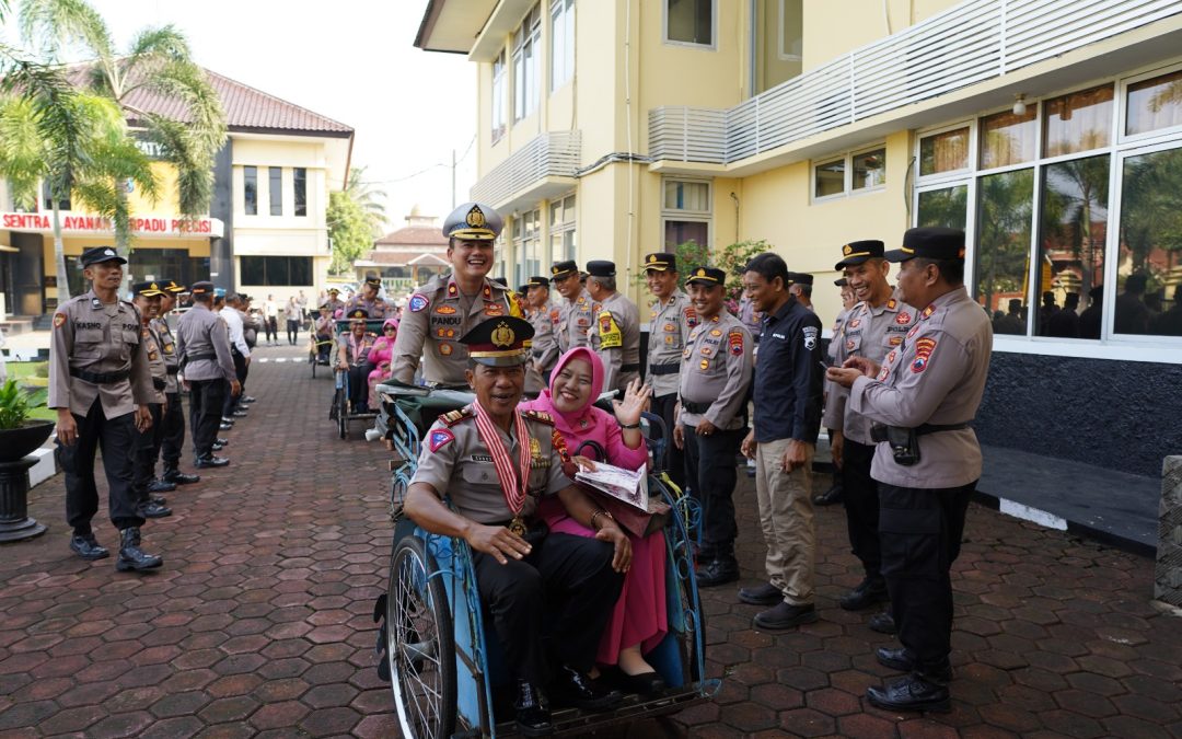 Kapolresta Banyumas Pimpin Wisuda Purnawira Anggota Polri Dan Wredatama PNS Polri