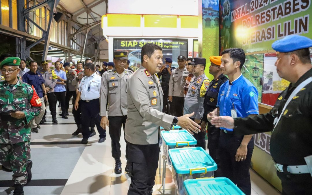 Kapolda Jateng Sidak Pos Pengamanan Gereja Dan Stasiun Tawang Malam ini, Pastikan Kesiapan Keamanan Jelang Musim Liburan