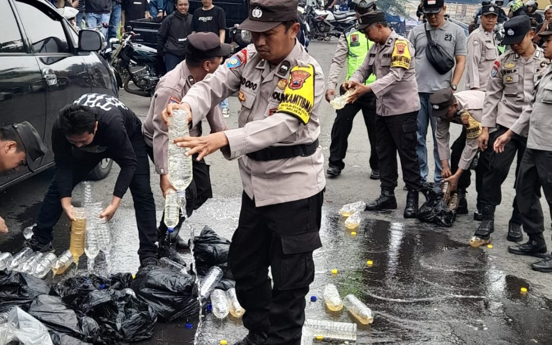 Polrestabes Semarang Razia Miras pada Acara Komunitas Dua Tak Di Sirkuit Mijen