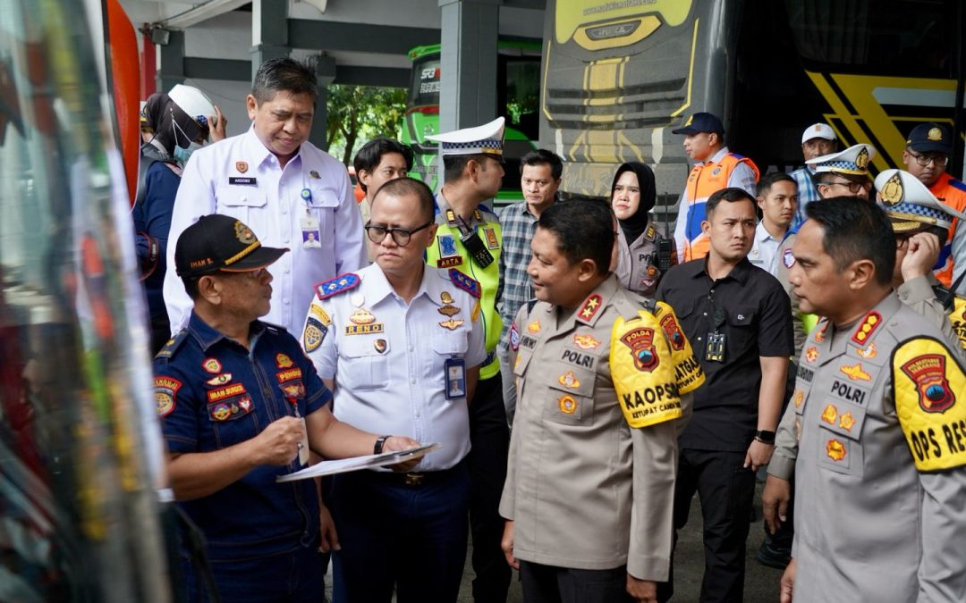 Kapolda Jateng Dan Kapolrestabes Semarang Periksa Terminal Mangkang, Pastikan Kesiapan Mudik