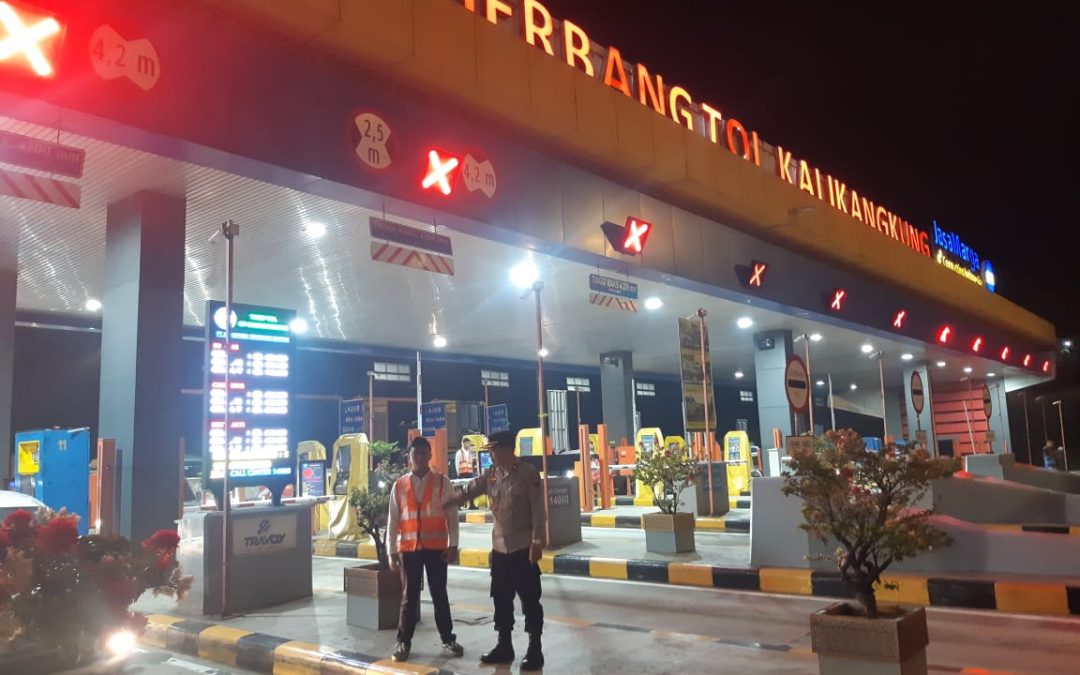 Korlantas Polri dan Polda Jateng Normalisasi One Way Mudik Nasional, Lalu Lintas Tol Trans Jawa Berjalan Lancar