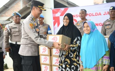 Sambut Hari Bhayangkara ke-79, Polda Jateng Sapa Warga Tambakrejo Lewat Bansos
