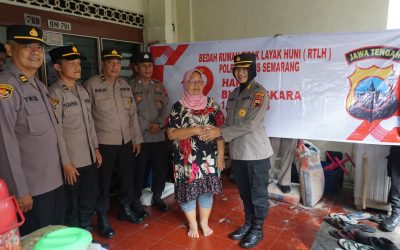 Sambut HUT Bhayangkara ke-79, Polrestabes Semarang Laksanakan Bakti Sosial Bedah Rumah di Tiga Lokasi