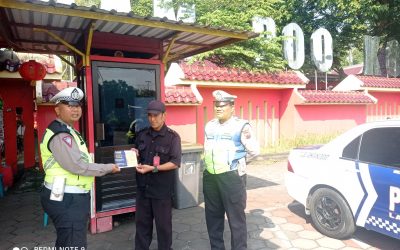 UNIT LANTAS POLSEK SEMARANG BARAT GELAR SOSIALISASI DAN PATROLI DI OBJEK WISATA, DUKUNG OPS PATUH CANDI 2025